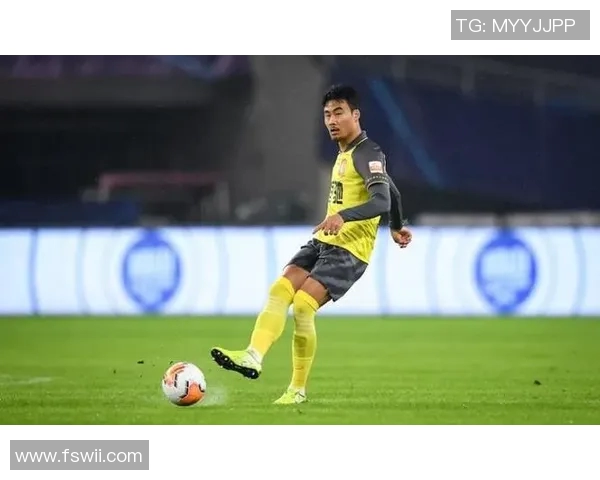 吴少聪精彩拦截传球展现出色防守能力助力球队逆转比赛 吴少聪精彩拦截传球展现出色防守能力助力球队逆转比赛